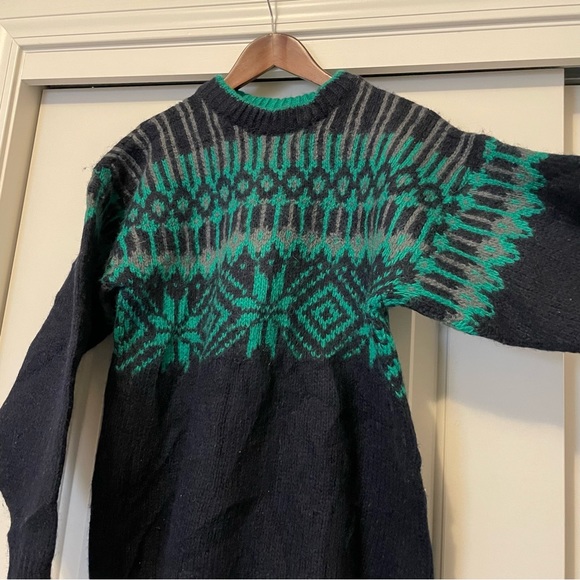 Urban Renewal 100% Wool Sweater Green Snowflake Pattern Navy Blue M Vintage - Picture 2 of 7